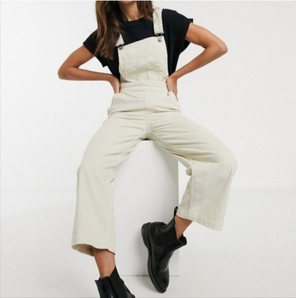 Levi's Ribcage Wide Leg Corduroy Overalls Size 31 Ivory